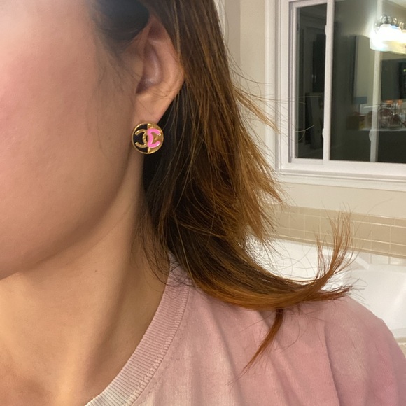 Chanel cruise collection 2023 stud earrings - Picture 14 of 16